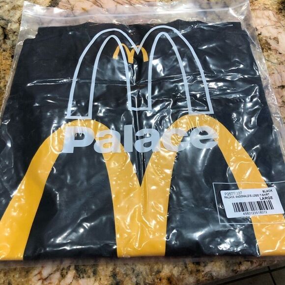 PALACE x McDONALDS - NWT - M Sz LARGE & MEDIUM. Short-Sleeve Logo Tee in Black. - Picture 3 of 10